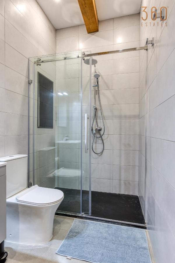 A Lovely 1Br Home With Balcony Just Off The Coast By 360 Estates San Julián Exterior foto