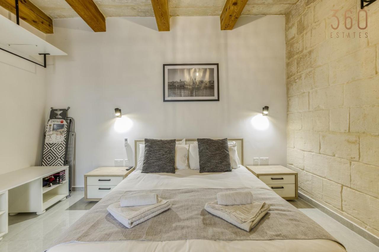 A Lovely 1Br Home With Balcony Just Off The Coast By 360 Estates San Julián Exterior foto
