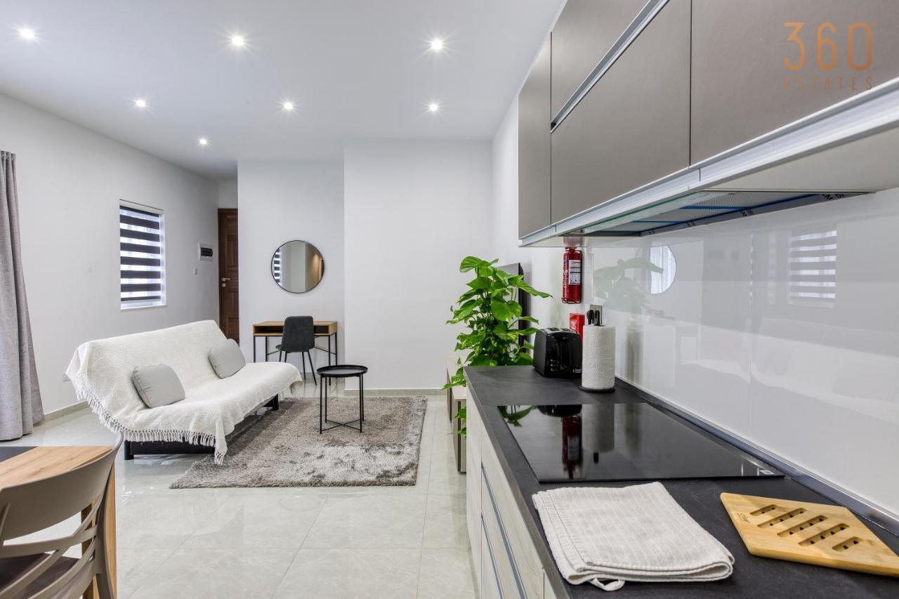 A Lovely 1Br Home With Balcony Just Off The Coast By 360 Estates San Julián Exterior foto