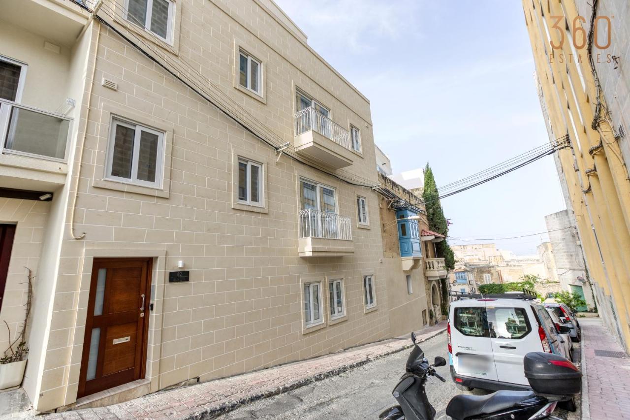 A Lovely 1Br Home With Balcony Just Off The Coast By 360 Estates San Julián Exterior foto